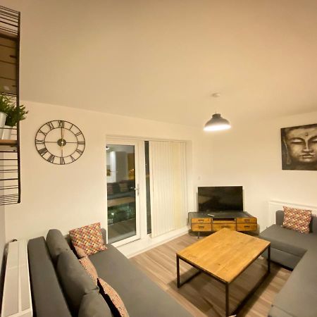 3 Bedrooms Double Or Single Beds, 2 Parking Spaces! Wifi & Smart Tv'S, Balcony 朴次茅斯 外观 照片