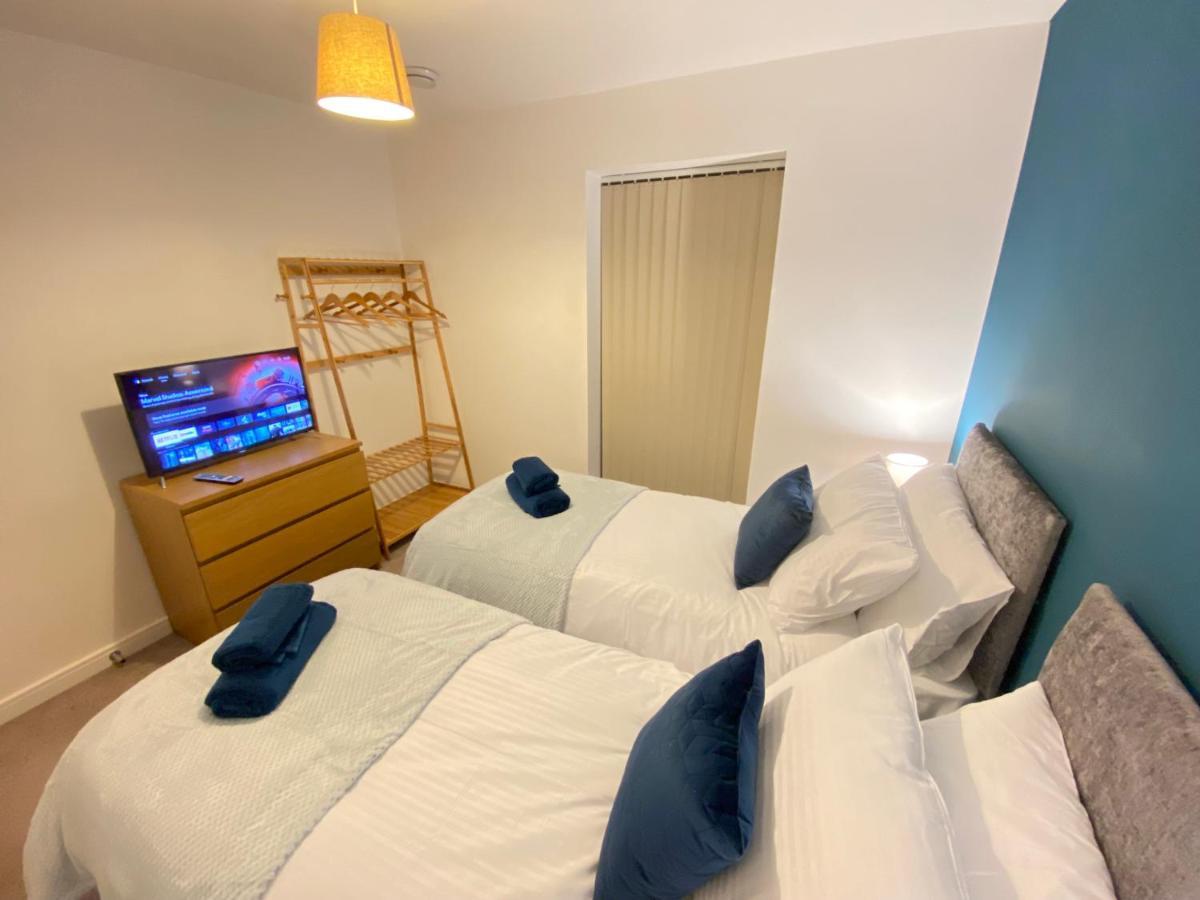 3 Bedrooms Double Or Single Beds, 2 Parking Spaces! Wifi & Smart Tv'S, Balcony 朴次茅斯 外观 照片
