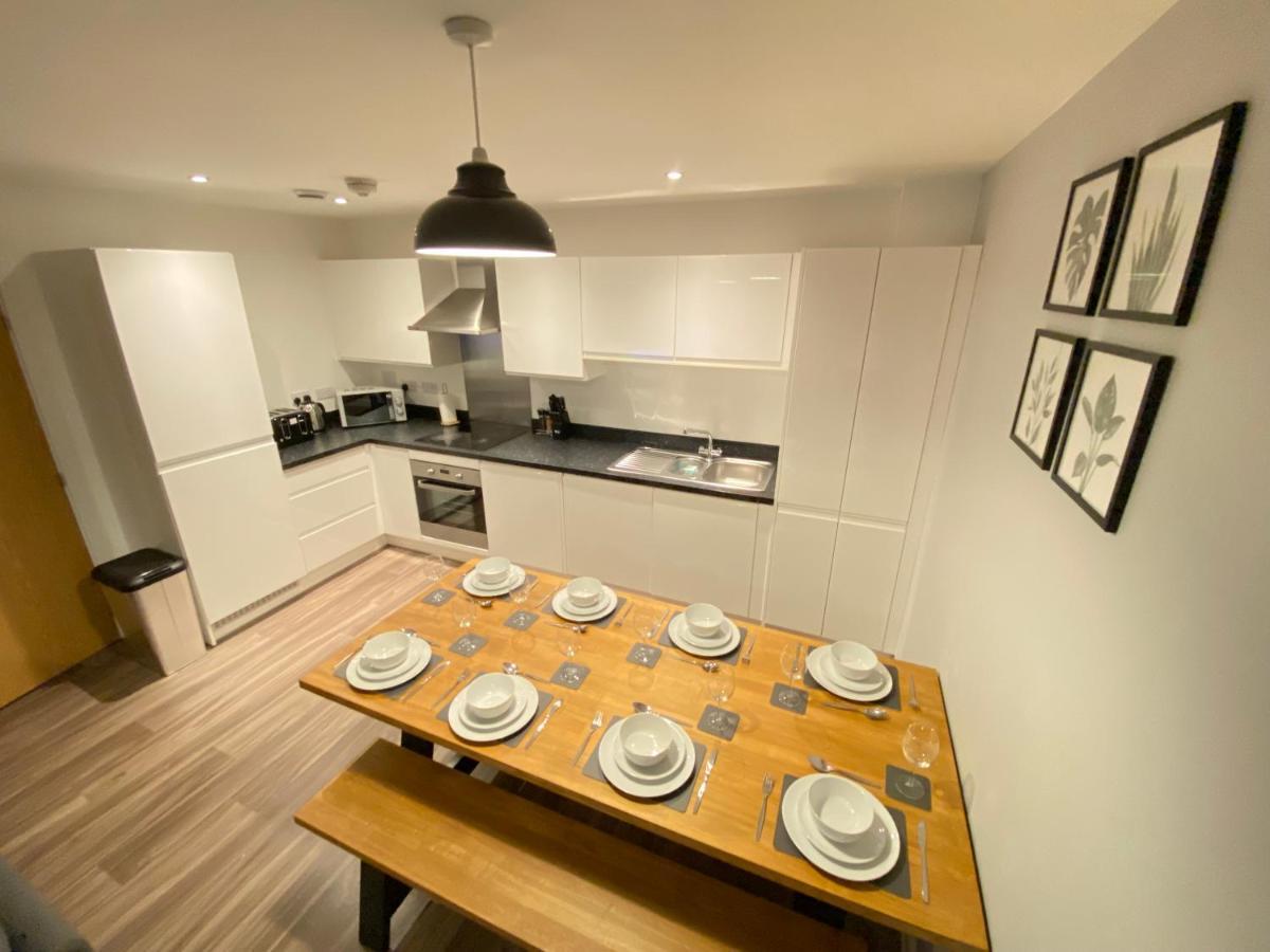 3 Bedrooms Double Or Single Beds, 2 Parking Spaces! Wifi & Smart Tv'S, Balcony 朴次茅斯 外观 照片