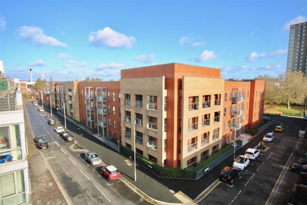 3 Bedrooms Double Or Single Beds, 2 Parking Spaces! Wifi & Smart Tv'S, Balcony 朴次茅斯 外观 照片