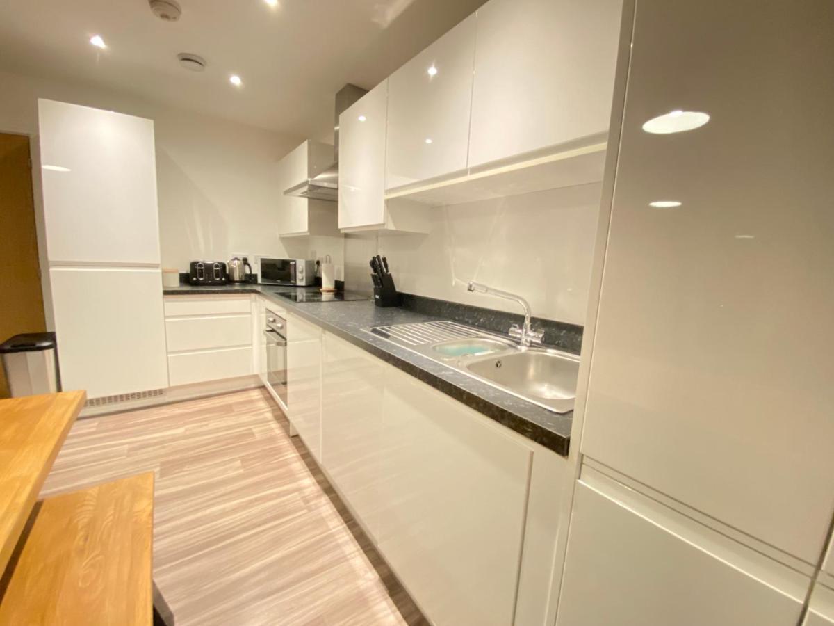 3 Bedrooms Double Or Single Beds, 2 Parking Spaces! Wifi & Smart Tv'S, Balcony 朴次茅斯 外观 照片