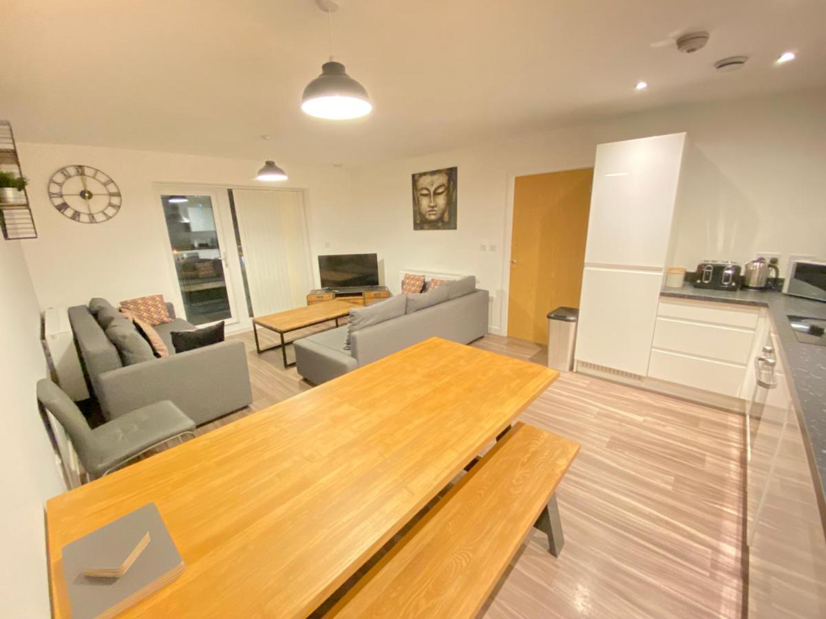 3 Bedrooms Double Or Single Beds, 2 Parking Spaces! Wifi & Smart Tv'S, Balcony 朴次茅斯 外观 照片