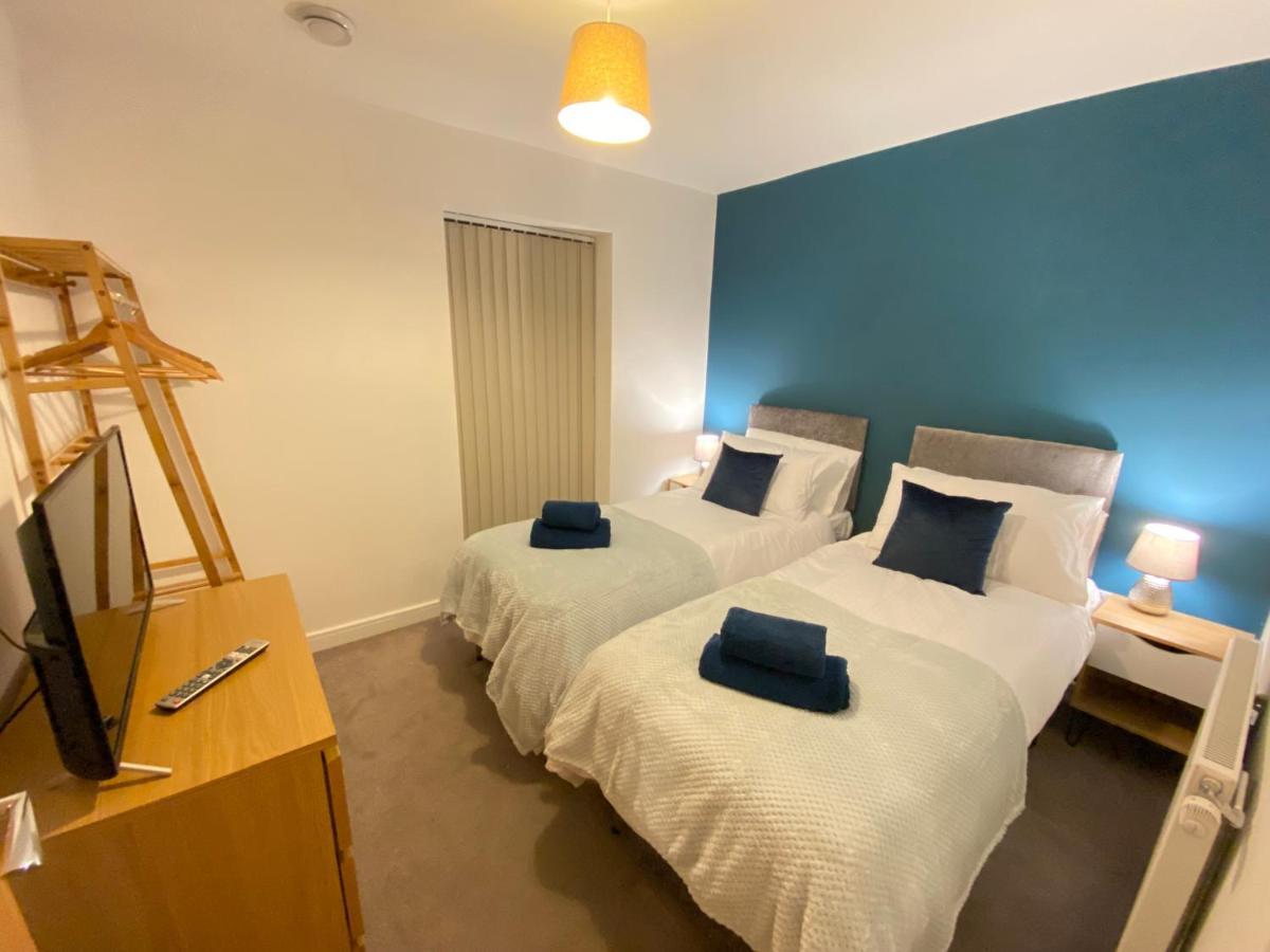3 Bedrooms Double Or Single Beds, 2 Parking Spaces! Wifi & Smart Tv'S, Balcony 朴次茅斯 外观 照片